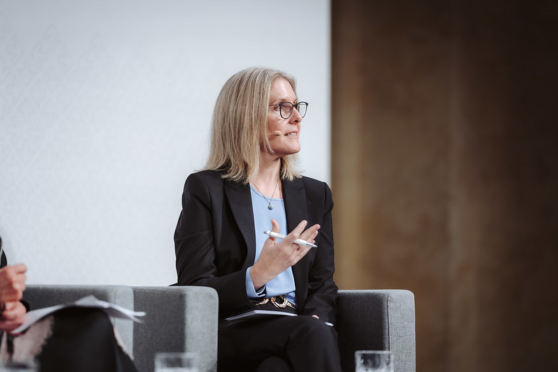 Jennifer Tangney moderating during the 2024 Vienna Migration Conference